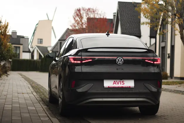 Top electric cars for comfortable travel: popularity rating among Ukrainians